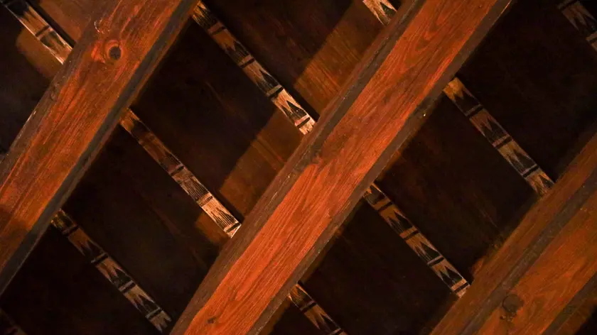 Il restauro del soffitto prevede un quadro economico d 200 mila euro (foto Tibaldi)