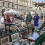 I mercatini in piazza Vittorio (Foto servizio Lasorte)