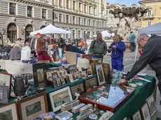 I mercatini in piazza Vittorio (Foto servizio Lasorte)
