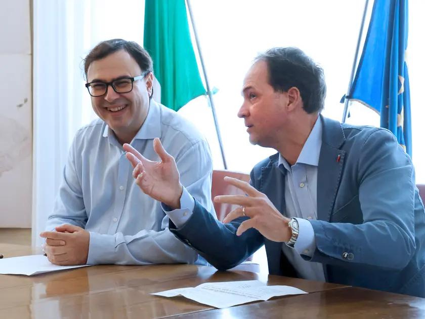 Gli assessori Bertoli e Avian confermano l'aggiunta di 200 euro ai fondi regionali. Accordo con i sindacati: stanziato mezzo milione nel bilancio del Comune (Foto Lasorte)