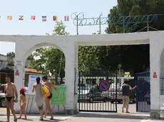 L'ingresso dello stabilimento balneare di Castelreggio