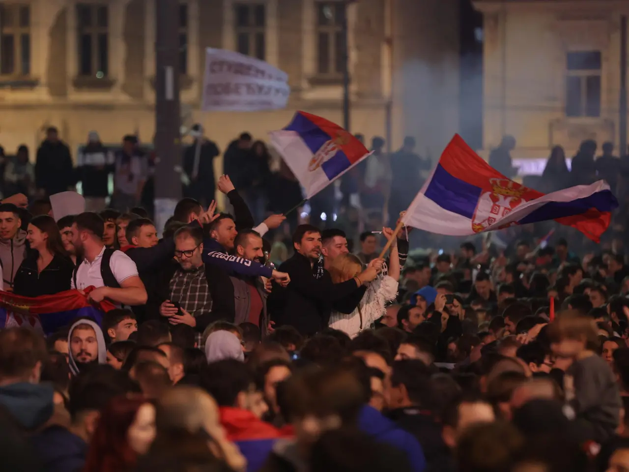 Gli Studenti celebrano la vittoria in Serbia
