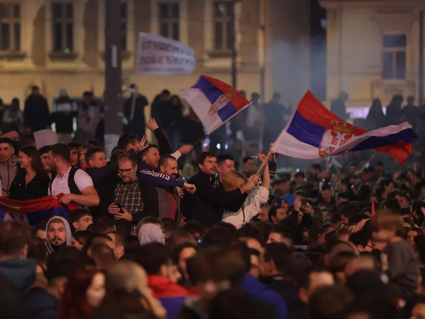 Gli Studenti celebrano la vittoria in Serbia