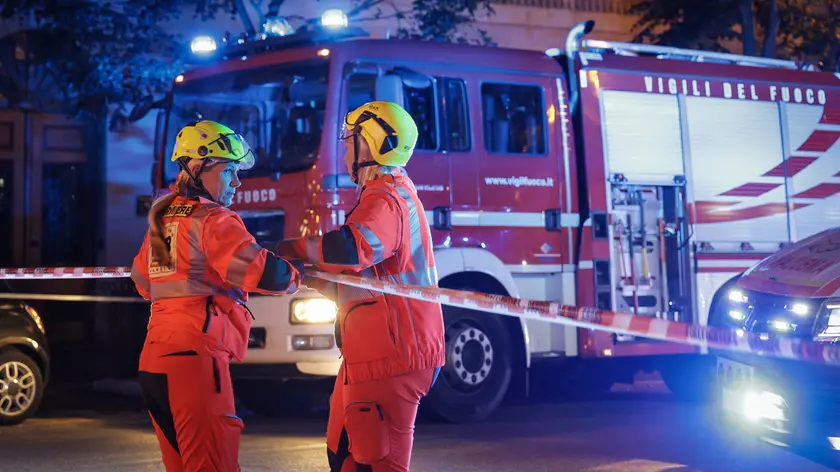 I soccorsi in via Battisti lo scorso 17 luglio a Trieste (Foto Lasorte)