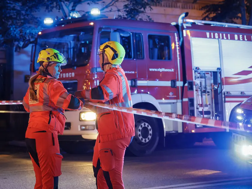 I soccorsi in via Battisti lo scorso 17 luglio a Trieste (Foto Lasorte)