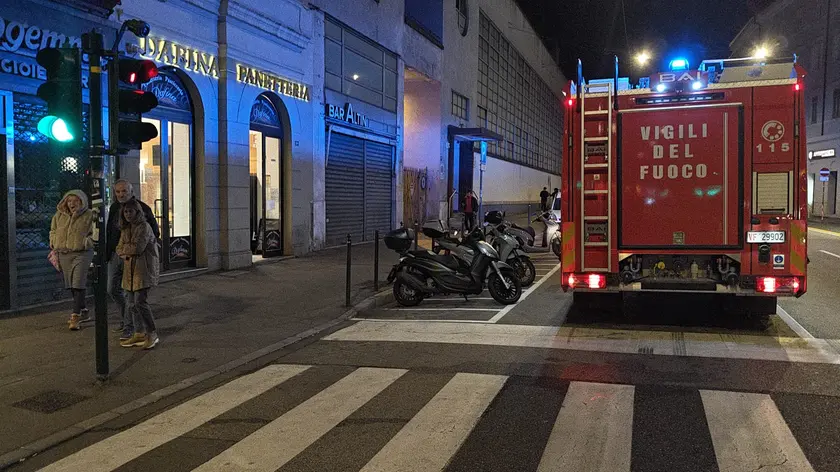 I vigili del fuoco in via Carducci