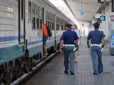 La polizia ferroviaria in una foto di archivio (Silvano)