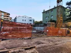 Il cantiere di via Tedeschi nel rione di San Vito a Trieste (foto Francesco Bruni)