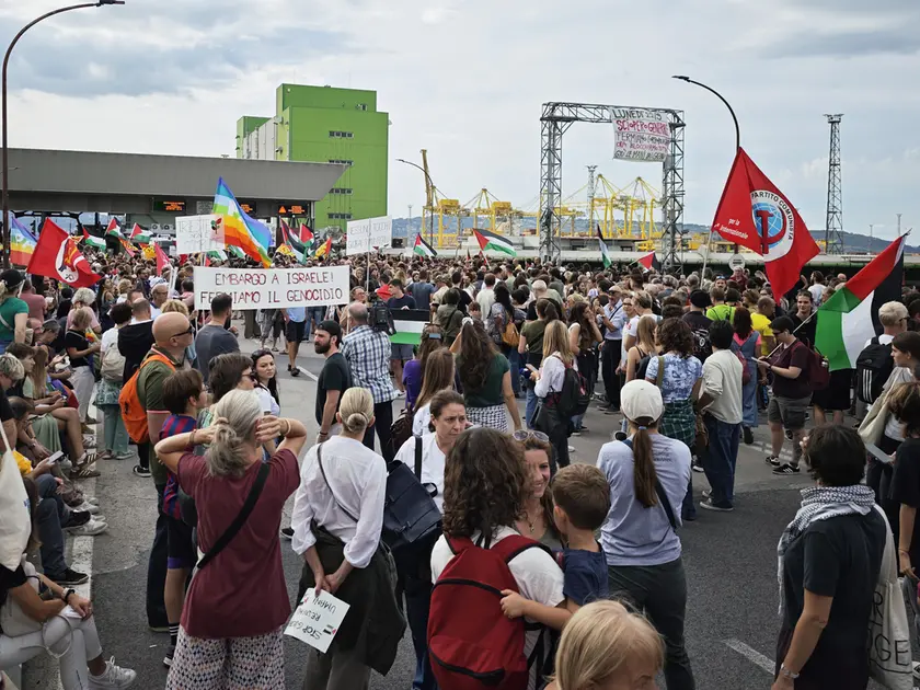 Una precedente manifestazione a Trieste al varco 4 del porto (archivio Lasorte)