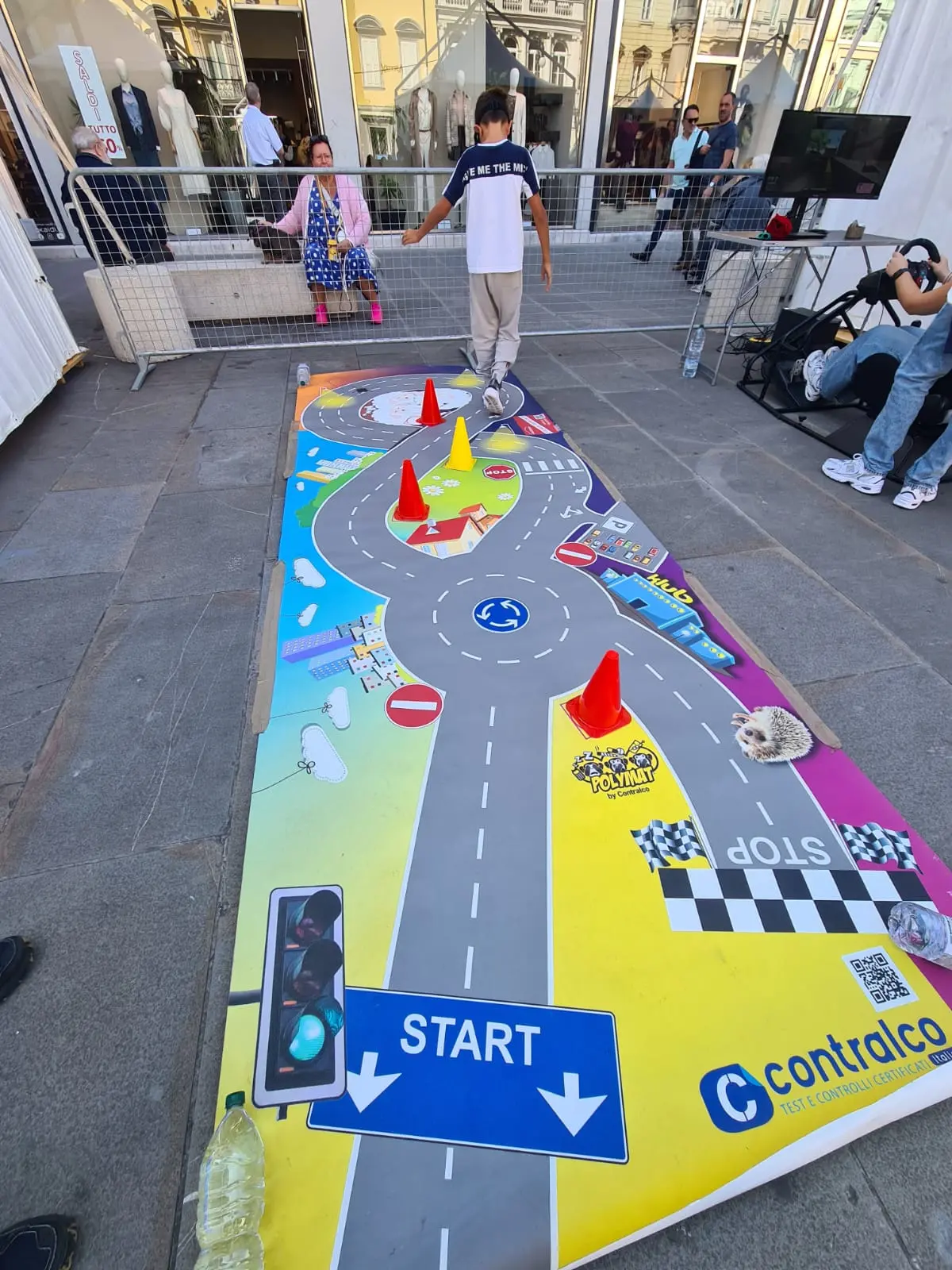 L’Automobile Club Trieste, in collaborazione con la Regione Friuli Venezia Giulia e con il Comune di Trieste, ha realizzato sabato 21 settembre la prima edizione dell’evento del “Trieste4SafetyFVG”, in piazza della Borsa fino alle 17. Diversi gli stand allestiti al fine di sensibilizzare la cittadinanza sulle tematiche della sicurezza stradale e la prevenzione degli incidenti. Una carrellata di foto diffuse dagli organizzatori o scattate dal nostro Francesco Bruni