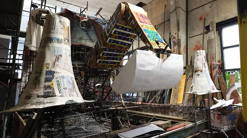 Il lavoro nel capannone. Foto Lasorte