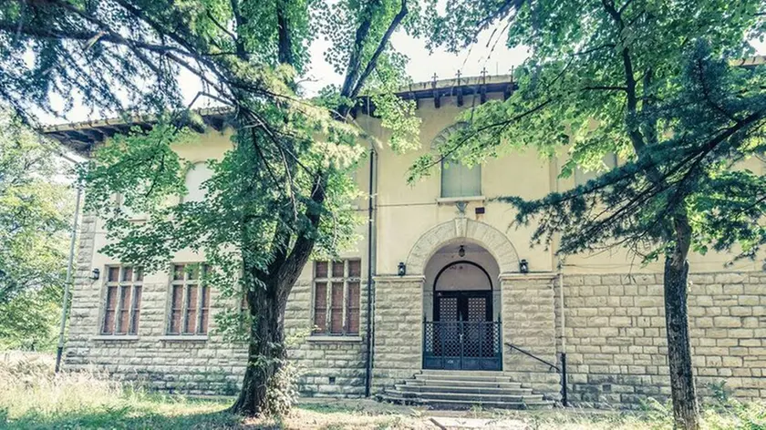 L'ingresso dell'ex scuola di Gropada (Foto di Giulia Genzo)