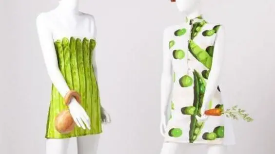 Ken Scott. Collezione gastronomica Primavera/Estate 1970. ?Ken Scott cooks something new...?. Mini dress Ken Scott. L'eleganza del cibo, mostra ai mercati di Traiano a Roma sul rapporto fra moda e cibo, in occasione dell'Expo di Milano. Roma, 18 maggio 2015. ANSA/UFFICIO STAMPA..+++ ANSA PROVIDES ACCESS TO THIS HANDOUT PHOTO TO BE USED SOLELY TO ILLUSTRATE NEWS REPORTING OR COMMENTARY ON THE FACTS OR EVENTS DEPICTED IN THIS IMAGE; NO ARCHIVING; NO LICENSING +++