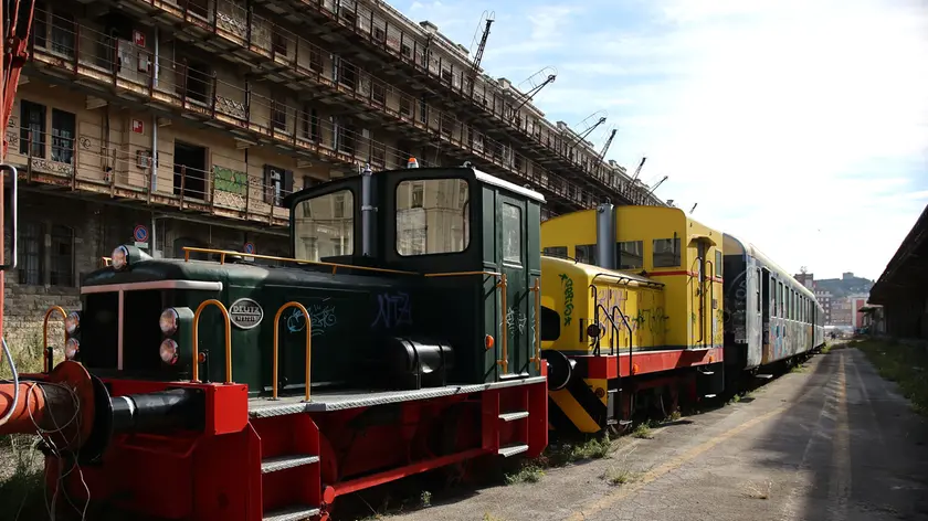 Il trenino in disuso in Porto Vecchio Foto Andrea Lasorte