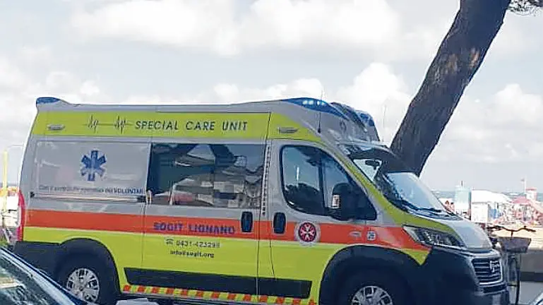 Un'ambulanza a Lignano