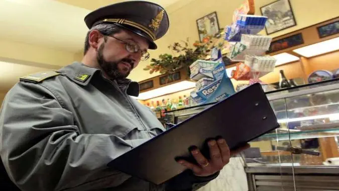 Un controllo della Guardia di finanza (foto d'archivio)