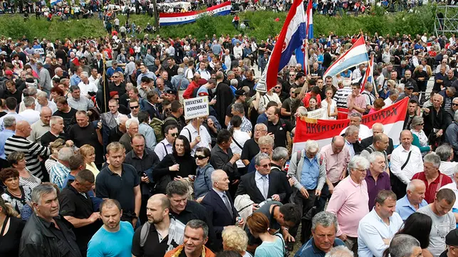 Bleiburg, Austrija, 160515. Groblje Unterloibach. Komemoracijom i Svetom misom na Bleiburskom polju obiljezena je 70. obljetnica stradanja i hrvatskog kriznog puta iz 1945. godine . Svetu misu na livadi pored spomen obiljezja zrtvama bleiburske tragedije predvodio je kardinal Josip Bozanic. Foto: Ranko Suvar / CROPIX