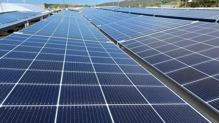 I pannelli solari installati da Acqua Smeraldina di Tempio Pausania (fotovoltaico, rinnovabili, energia, green economy, elettricità, solare, pannelli fotovoltaici, decarbonizzazione)