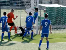 Un'azione del derby tra Costalunga e Muggia (Foto Silvano)