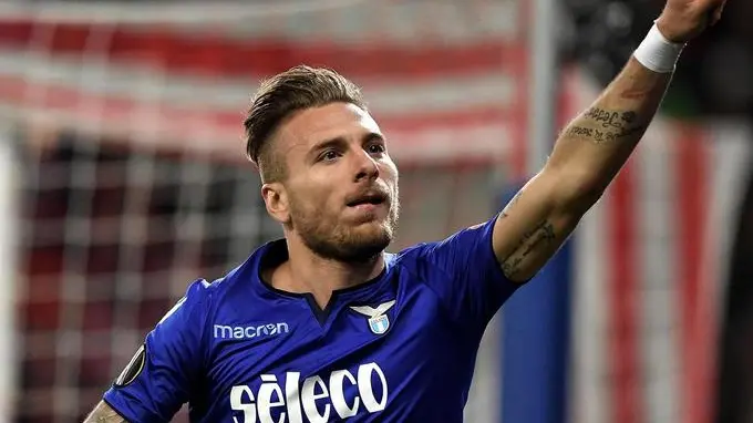 epa06665172 Lazio's Ciro Immobile celebrates after scoring the 1-0 lead during the UEFA Europa League quarter final second leg soccer match between RB Salzburg and SS Lazio in Salzburg, Austria, 12 April 2018. EPA/CHRISTIAN BRUNA
