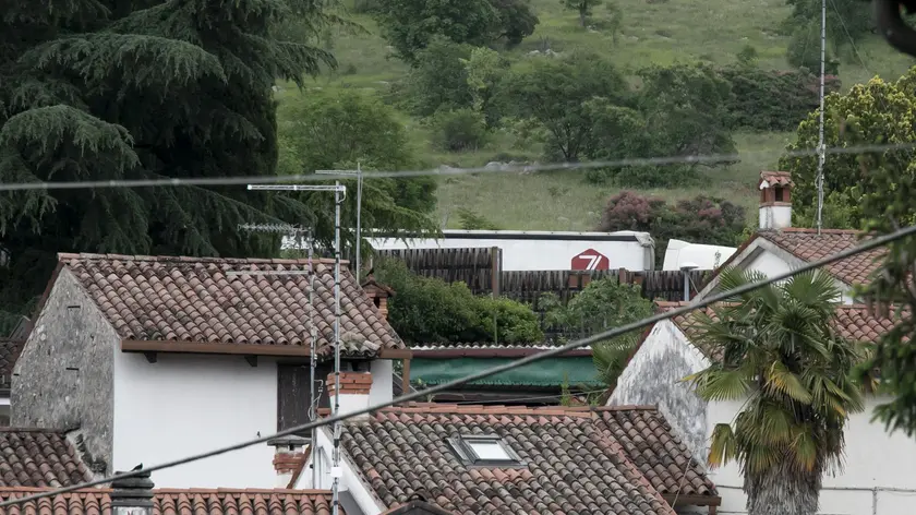 Camion sulla A4 oltre le barriere in prossimità delle case Katia Bonaventura
