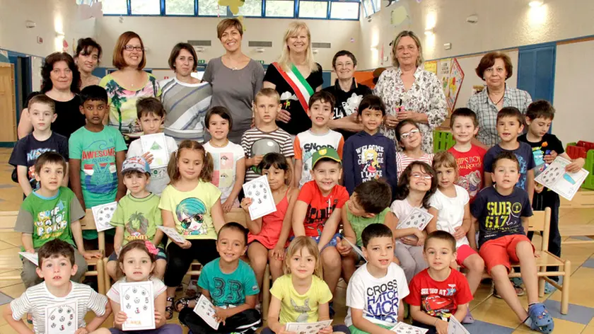 Bonaventura Monfalcone-20.06.2014 consegna carte d'identità bisiache-Asilo-Via Gramsci-Monfalcone-foto di Katia Bonaventura