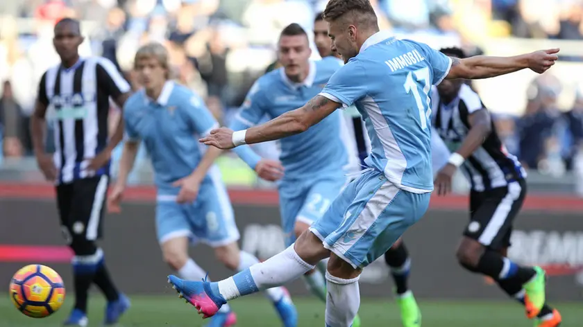 26/02/2017 Roma, stadio Olimpico, campionato di calcio serie A 2016-17, Lazio-Udinese, nella foto Ciro Immobile segna il rigore