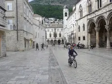 epa08717133 Citizens and tourists on the street in old town of Dubrovnik, Croatia, 03 October 2020. Dubrovnik is one of the top touristic destination in Croatia. EPA/ANTONIO BAT