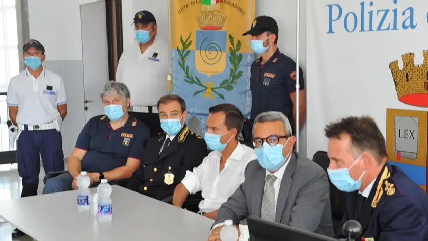 Lignano 17 Agosto 2020. Conferenza stampa Polizia di stato atto di violenza sessuale a Lignano. Foto Petrussi