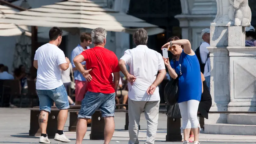 Turisti in centro città (Foto d'archivio)