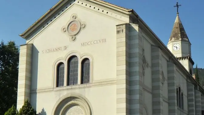Foto BRUNI TRieste 10 07 10 Chiesa di S.Giovanni e la tenso-struttura provvisoria