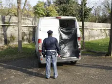 Il furgone parcheggiato nei pressi del cimitero di Duino