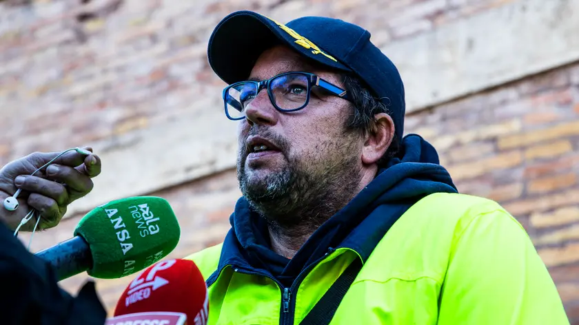 Stefano Puzzer, il portuale triestino del movimento No green pass, in piazza del Popolo a Roma, il 02 novembre 2021. ANSA/ANGELO CARCONI