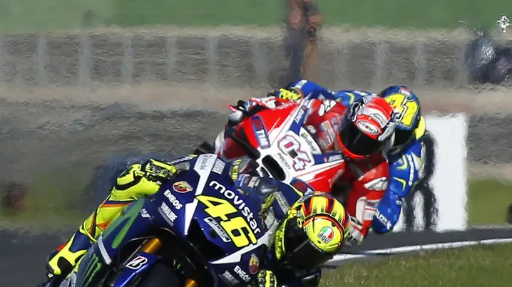 Valentino Rossi durante la rimonta in gara - MotoGP - Yamaha - Valencia - Gran Premio della comunità Valenciana