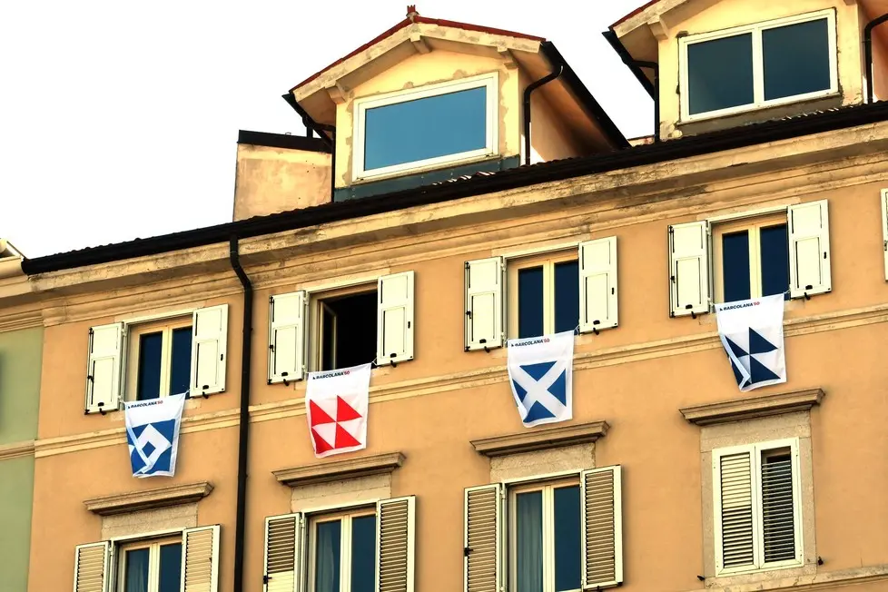 Foto BRUNI 05.10.2018 Barcolana 50:Bandiere sui palazzi e gente