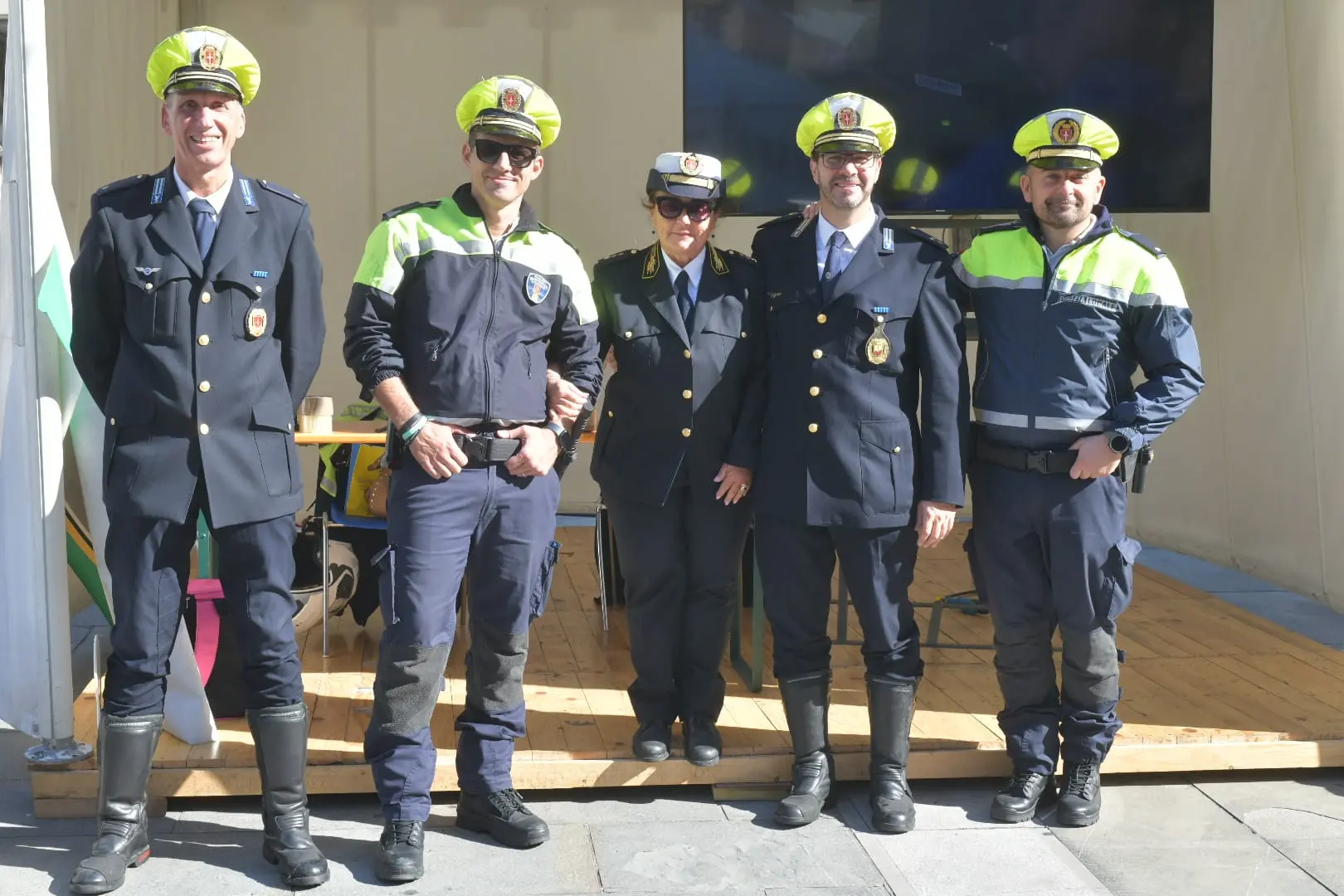 L’Automobile Club Trieste, in collaborazione con la Regione Friuli Venezia Giulia e con il Comune di Trieste, ha realizzato sabato 21 settembre la prima edizione dell’evento del “Trieste4SafetyFVG”, in piazza della Borsa fino alle 17. Diversi gli stand allestiti al fine di sensibilizzare la cittadinanza sulle tematiche della sicurezza stradale e la prevenzione degli incidenti. Una carrellata di foto diffuse dagli organizzatori o scattate dal nostro Francesco Bruni