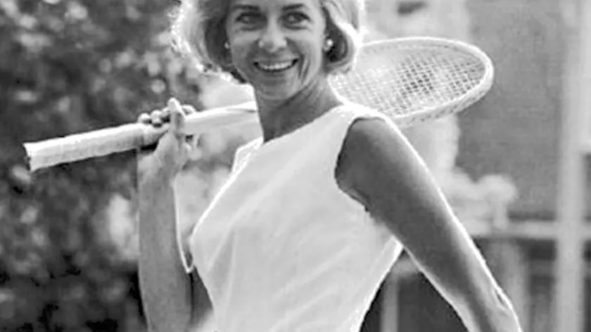 Lea Pericoli in abito da tennis. All'interno dell'articolo premiata al Coni Lombardia Awards a Milano lo scorso 19 dicembre. Foto Ugo Mulas da Coni.it e foto Ansa