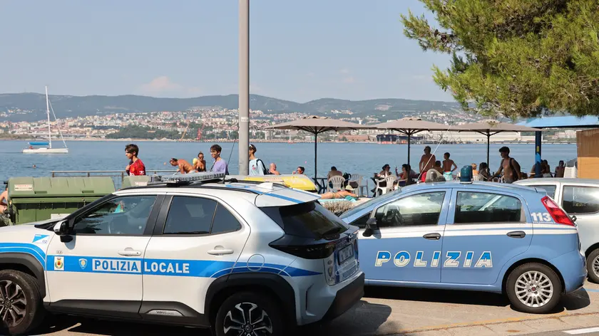Forze di polizia sul lungomare a Muggia (Lasorte)