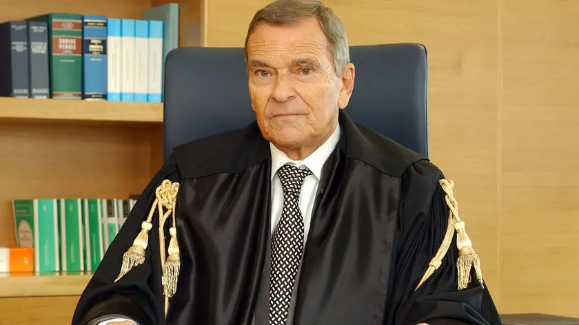 ANTEPRIMA Udine 25 Settembre 2004. Ore 10,00. IL GIUDICE TUREL LASCIA UDINE. Il giudice per le indagini preliminari Enzo Turel in toga.Telefoto Copyright Diego Petrussi/Foto Agency Anteprima © (tutti i diritti riservati, citazione obbligatoria) www.anteprimafoto.it