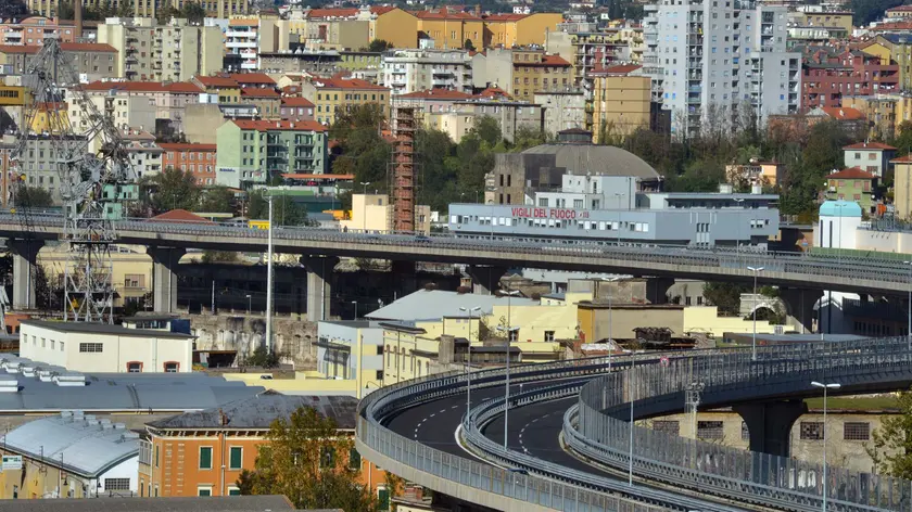 Foto Bruni 29.10.12 Grande viabilità:traffico e interruzione per demolizione ciminiera