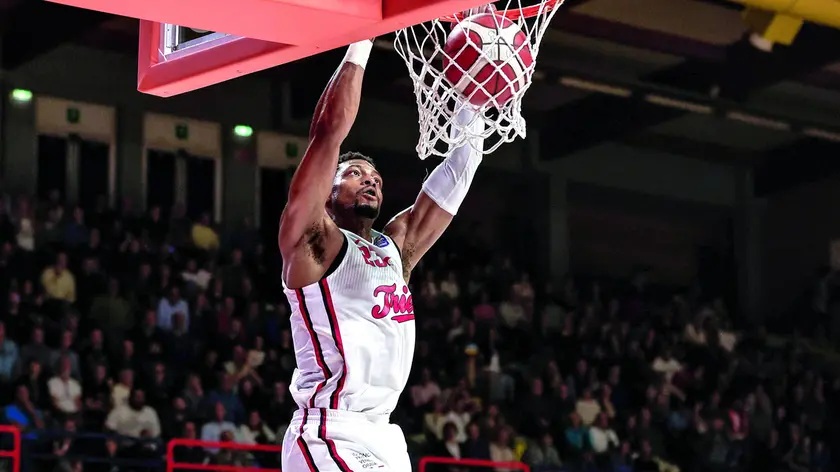 Dopo l’esordio vincente con Milano, la Pallacanestro Trieste ha fatto doppietta in trasferta a Napoli e Tortona (Foto Ciamillo/Lasorte). Domenica prossima si torna sul parquet amico contro Reggio Emilia.