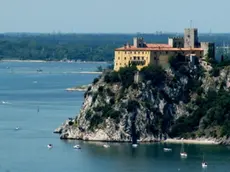 La spiaggia sotto il castello di Duino