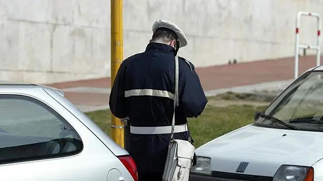 sterle trieste università: multe per divieto di sosta a sorprese negli abituali parcheggi utilizzati dagli studenti universitari
