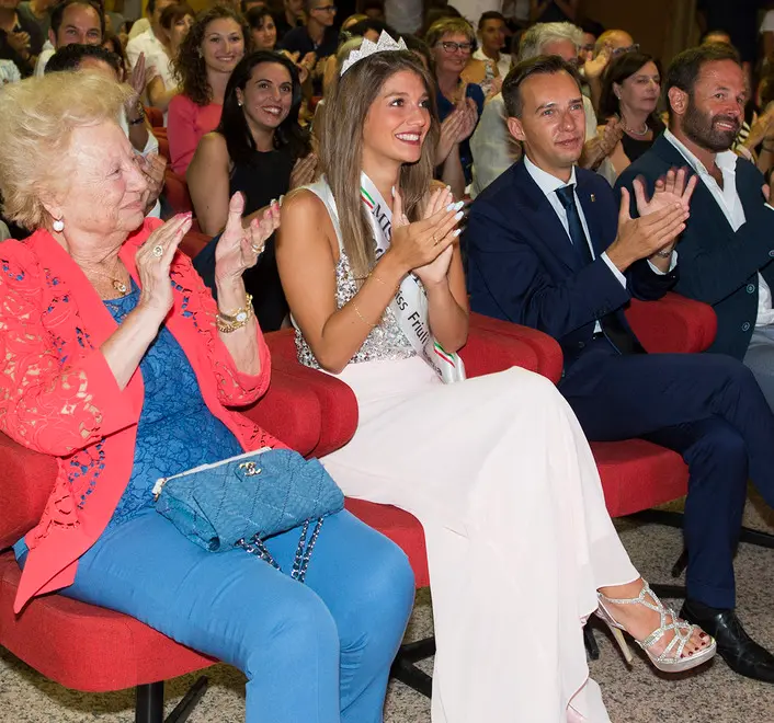 Elisa Caposassi, la miss uscente, in prima fila fra il pubblico