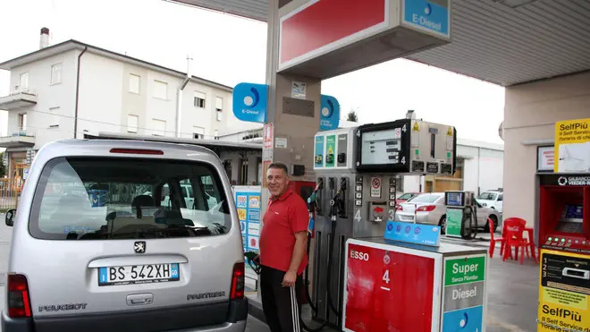 Bonaventura Monfalcone-26.09.2012 Distributore Esso-Via I maggio-Monfalcone-foto di Katia Bonaventura