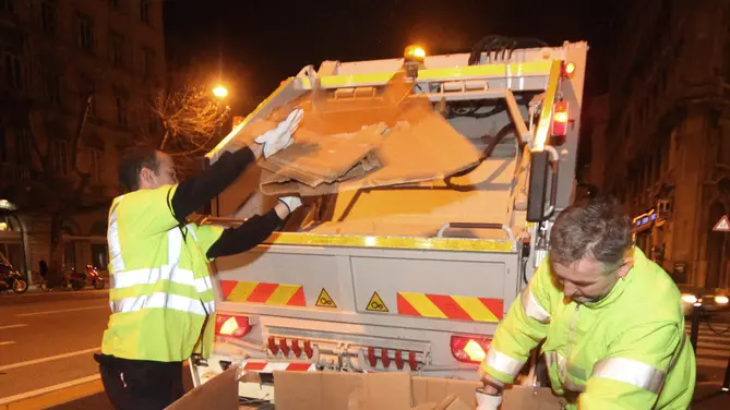 Lasorte Trieste 31/03/15 - AcegasApsAmga, Servizo Notturno Raccolta Rifiuti, Cartoni, Via Carducci