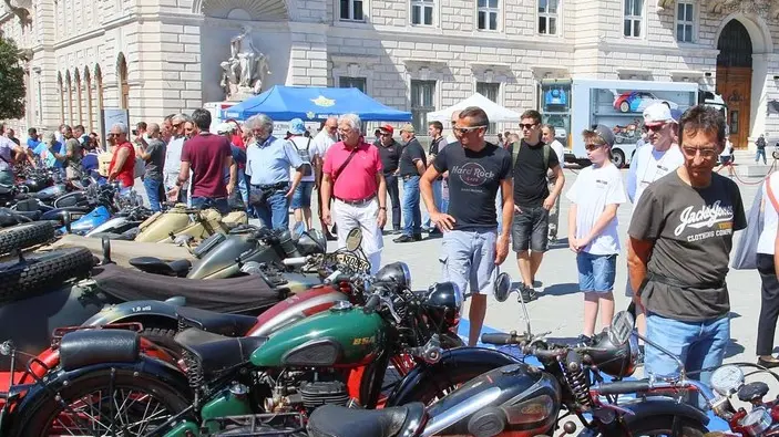 Foto Bruni Trieste 29.06.2019 P.zza Unità: raduno moto d'epoca