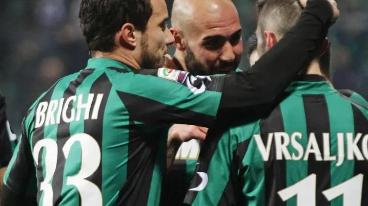 Simone Zaza of Sassuolo (C) celebrates with teammates after scoring the 1-0 goal lead against Udinese during their Italian Serie A soccer match at Mapei Stadium in Reggio Emilia, 10 January 2015. Ansa/Serena Campanini