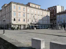 Lo storico palazzo di piazza Ponterosso che ospita il quartier generale dell’Università popolare di Trieste