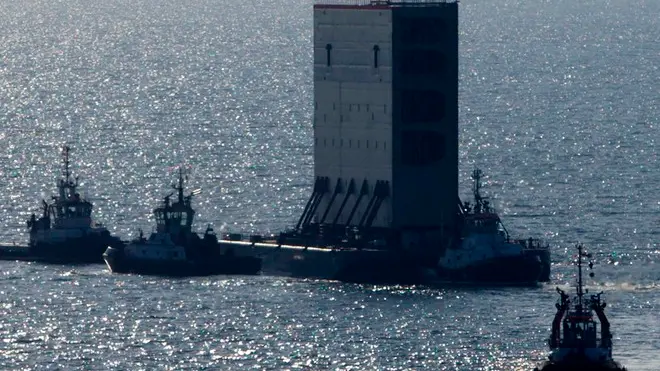 Silvano Trieste 05/05/2014 Arrivo delle paratoie nel Golfo di Trieste